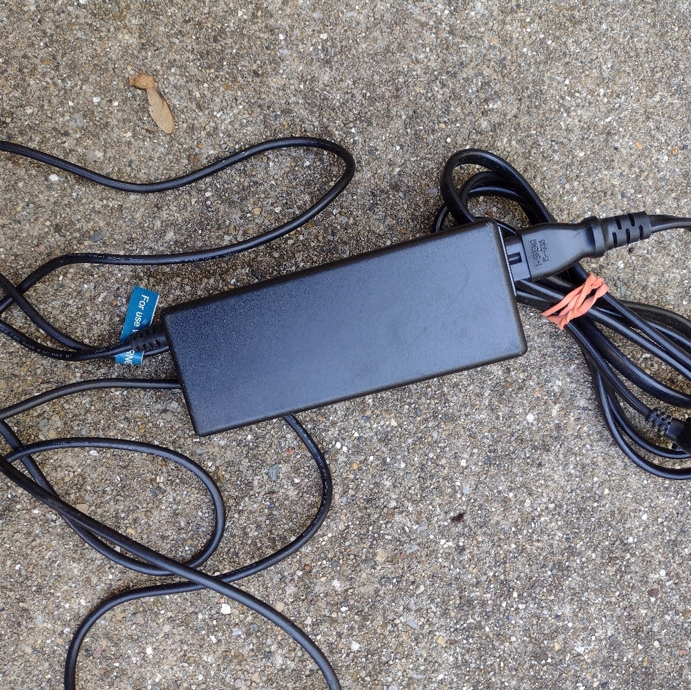 Adapter RNG 110 Delta Electronics Inc. AC adapter Model EADP-20NB C